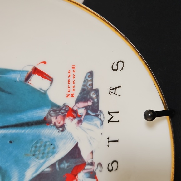 Norman Rockwell "Santa's Helpers" Decorative Plate - Picture 3 of 4